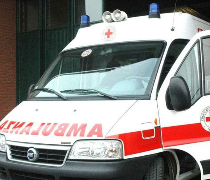 Gropello Cairoli: scontro tra auto in via Cantoni, soccorso un 36enne