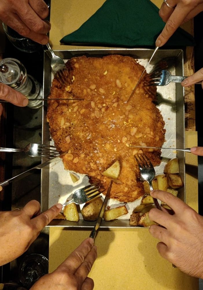 Milano, Anche e la cotoletta.. sbagliata. Storia di un successo