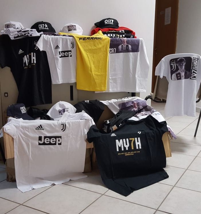 Trezzano, 1.600 gadget delle squadre di di calcio contraffatte: sequestro da 81mila euro della GDF
