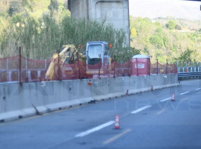 Resta paralizzato dopo infortunio sul lavoro, il capo simula incidente d'auto: nei guai titolare di una ditta di Asti