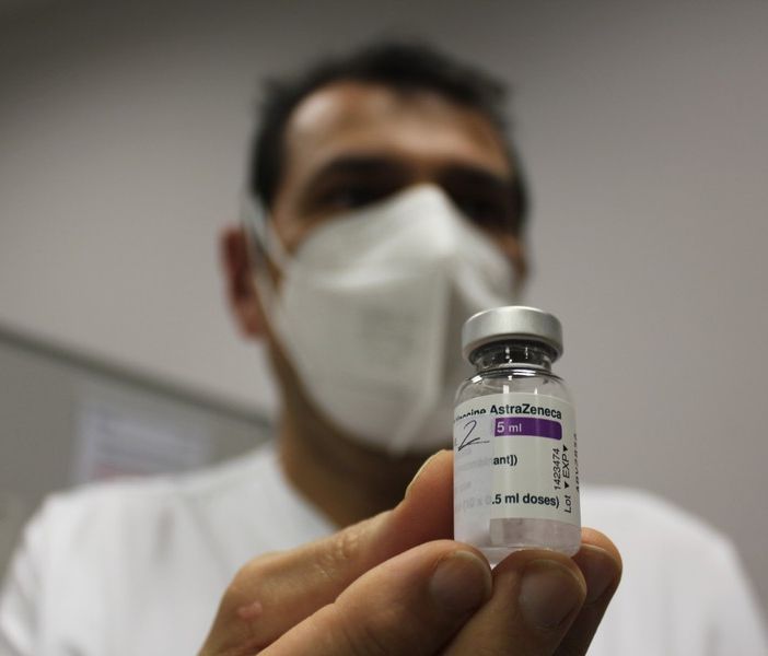 Il verdetto Ema: «AstraZeneca vaccino sicuro ed efficace. Non c'è alcun nesso con casi di trombosi»