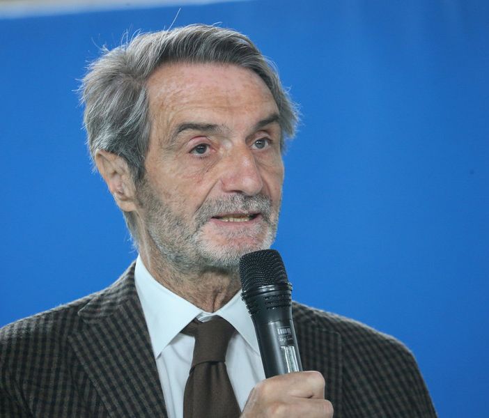 Vaccinazioni Covid, Fontana: «Pronti per quarta dose a over 60 nei grandi hub»