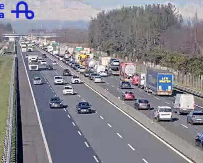 Ennesimo incidente in Autolaghi: due persone soccorse e tre chilometri di coda in direzione Varese