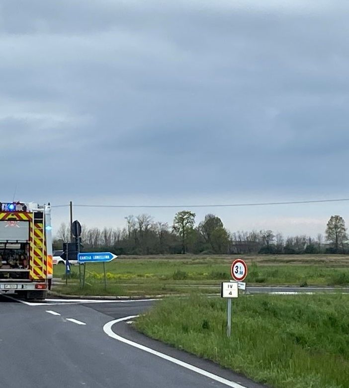 Candia: scontro tra auto sulla provinciale 194, due feriti