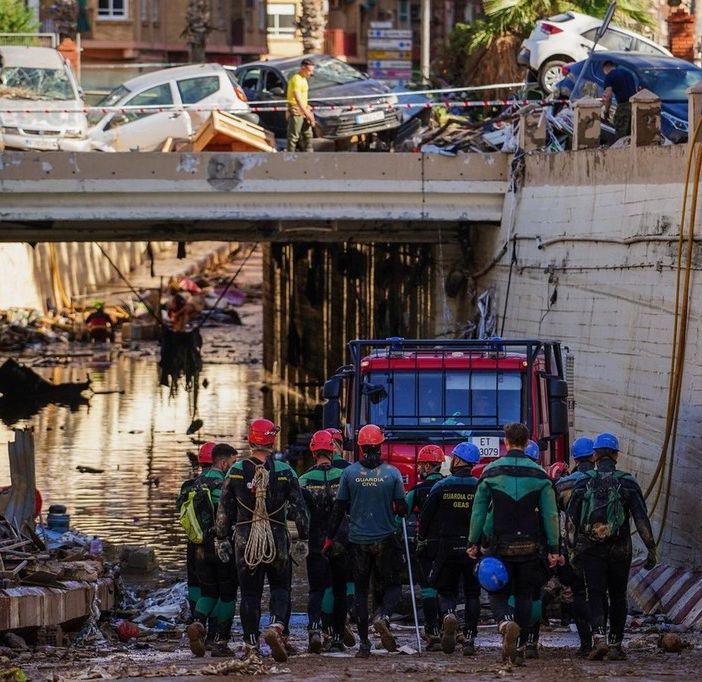 Alluvione in Spagna, anziana salvata dopo tre giorni in auto
