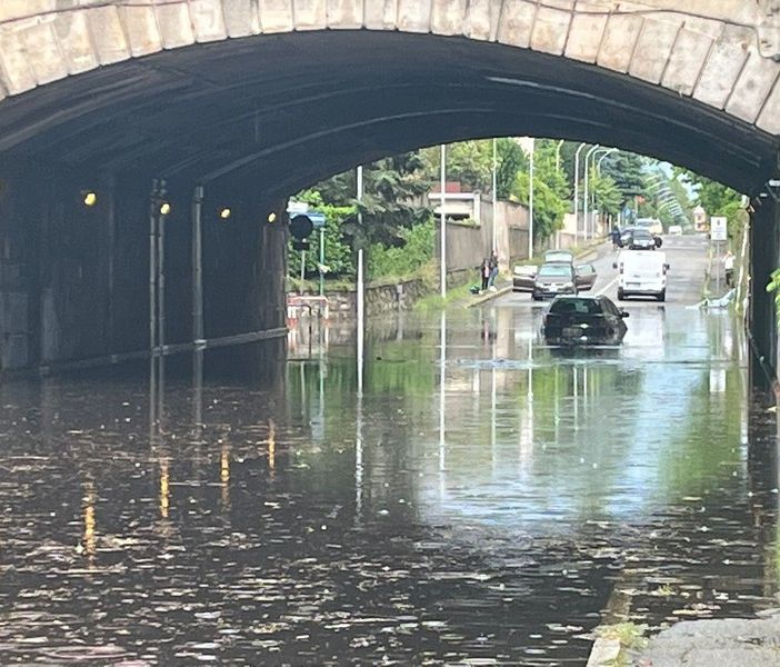 FOTO E VIDEO. Il maltempo si abbatte su Bustese e Gallaratese. Problemi ai sottopassaggi, persone e mezzi “intrappolati”