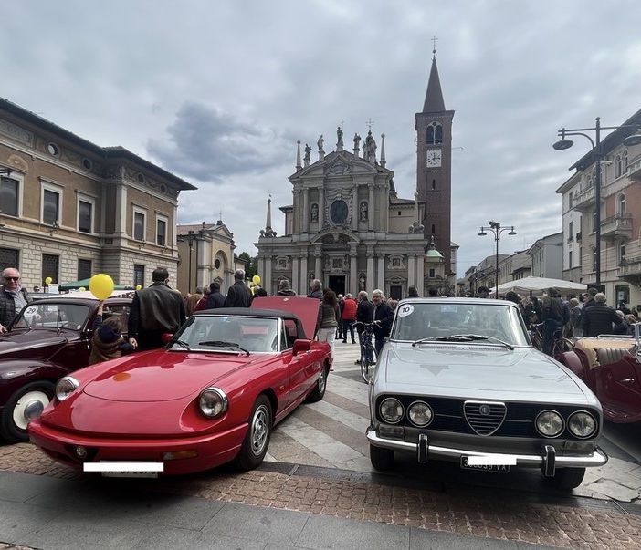 VIDEO E FOTO. Le auto d'epoca colorano Busto: una domenica di passione senza tempo
