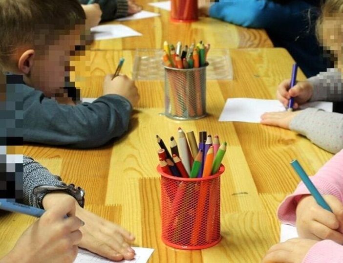 Abusi su bambini dell’asilo: maestro di religione condannato a 6 anni e 8 mesi