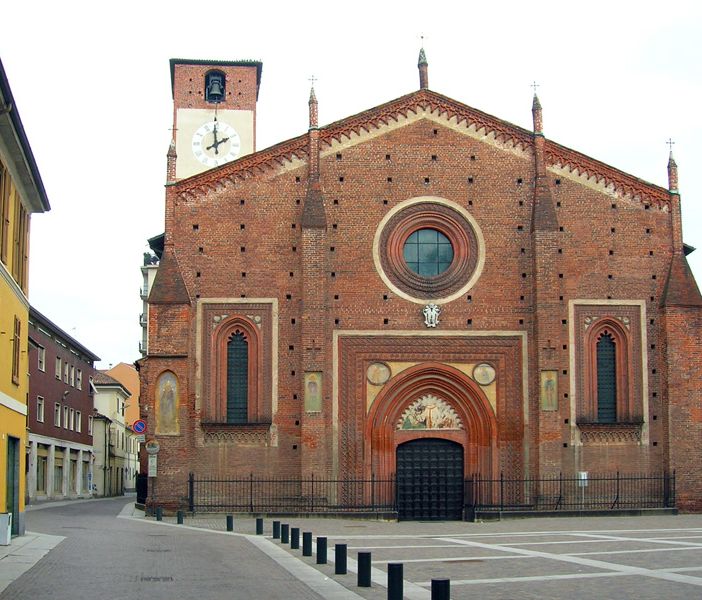 Mortara, fanno esplodere petardi in basilica, identificati i vandali