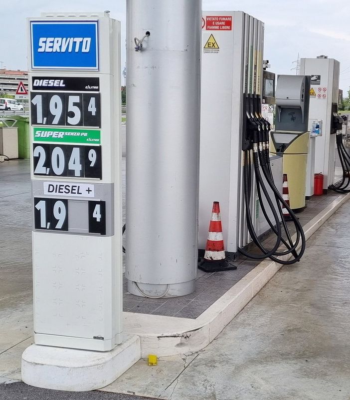 Benzina e gasolio, prezzi sempre più in alto