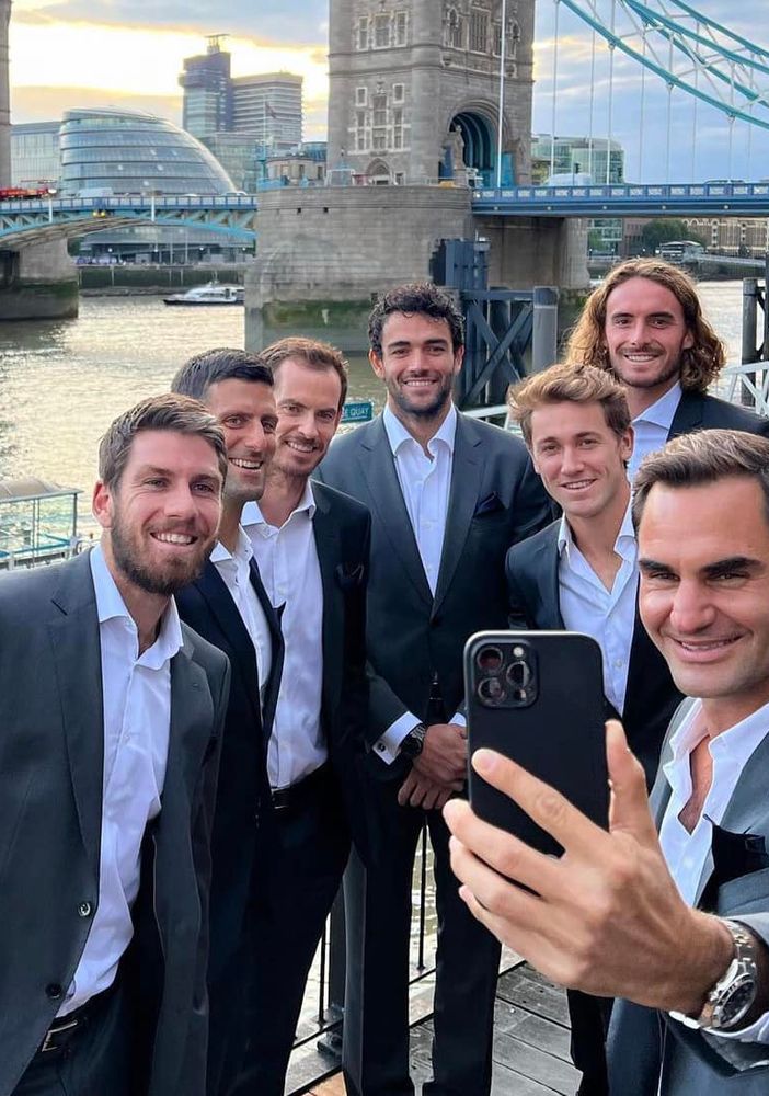Stasera l’addio del grande Roger Federer al tennis: in doppio con Nadal