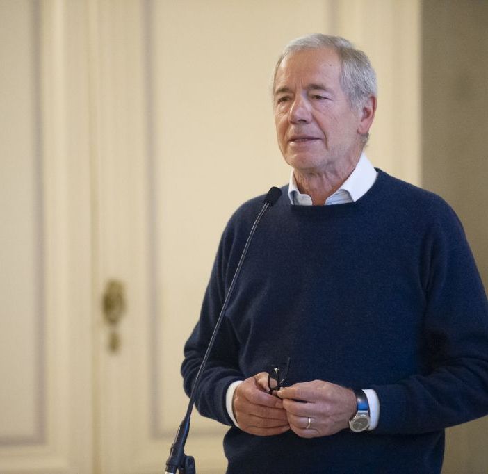 Covid, Bertolaso: “Pronti a riaprire i centri massivi per la vaccinazione anche in 24 ore