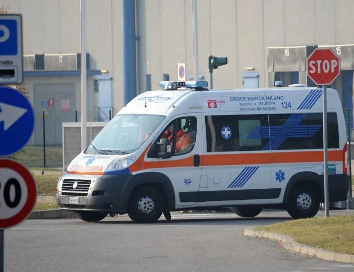 Infortunio sul lavoro alla Lindt di Magenta: 20enne trasferito al pronto soccorso in codice giallo