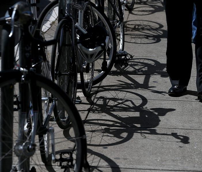 Bolzano: bambino in gita sorprende ladri di biciclette e convince maestre a chiamare 112