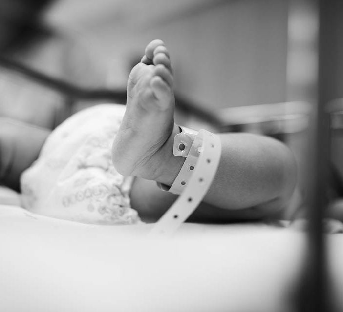 Tentato infanticidio a Casarile: fuori pericolo la bambina di 9 mesi