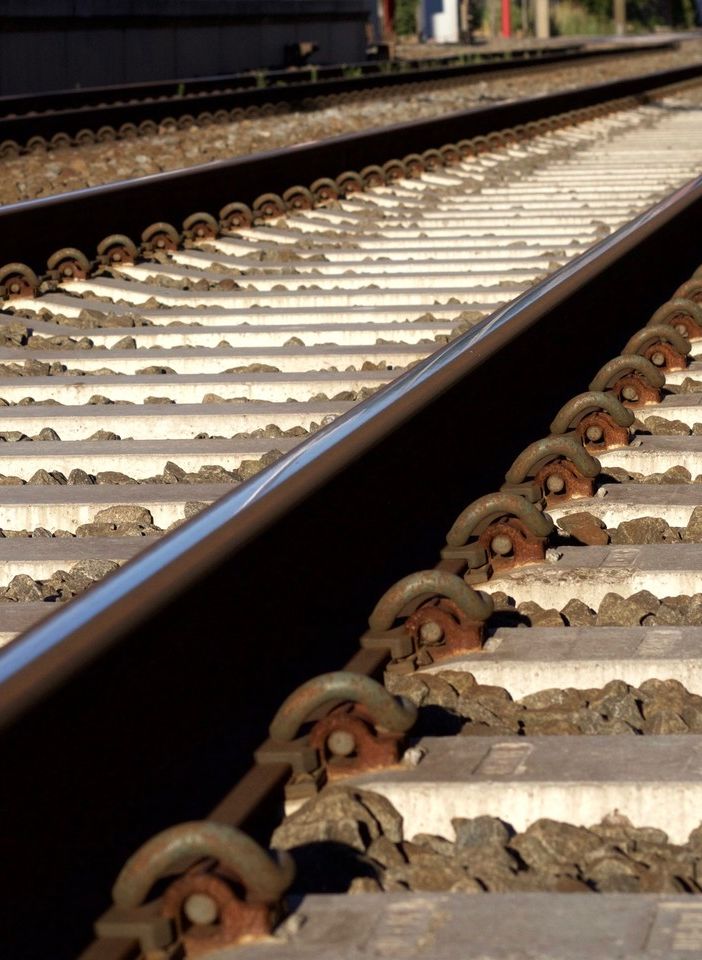 Vigevano: tragedia sulla Milano-Mortara, muore una persona investita da un treno