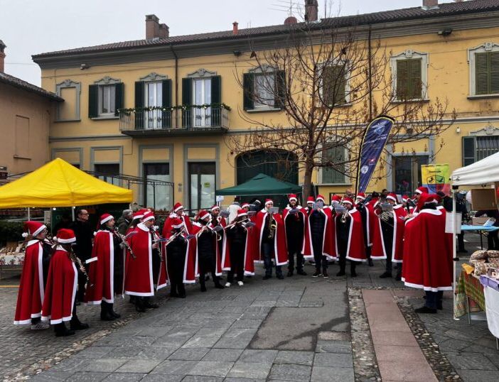 Boffalora sopra Ticino, il paese si riempie di bancarelle con i mercatini natalizi: 130 gli espositori