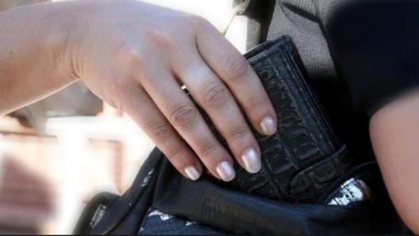 Milano, borseggiatrici arrestate da agente fuori servizio