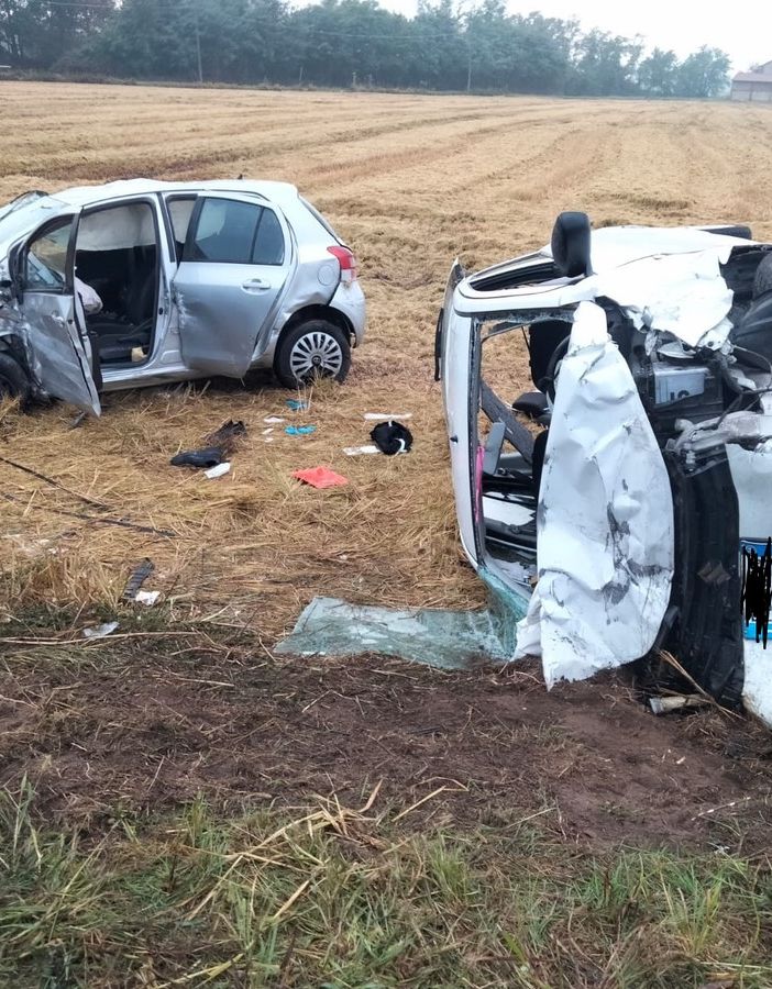 Scontro tra 3 auto sulla provinciale 192, tutte finiscono fuori strada, interviene l'elisoccorso