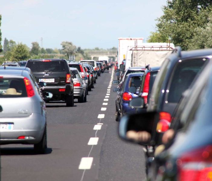 Incidente sulla 336 di Malpensa: due persone soccorse e traffico in tilt