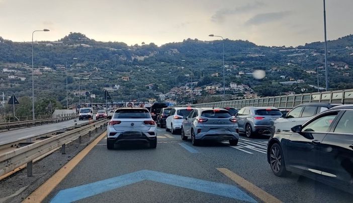 Ponte del 2 giugno: giorno o notte conta poco, anche ieri sera l'autostrada in Liguria è stata un incubo