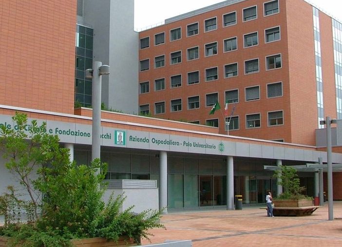 Su una paziente del Circolo di Varese individuata una rarissima variante del Coronavirus: c'è un solo altro caso al mondo