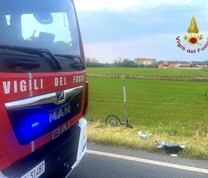Scontro auto - motorino nel vercellese, 15enne in codice rosso