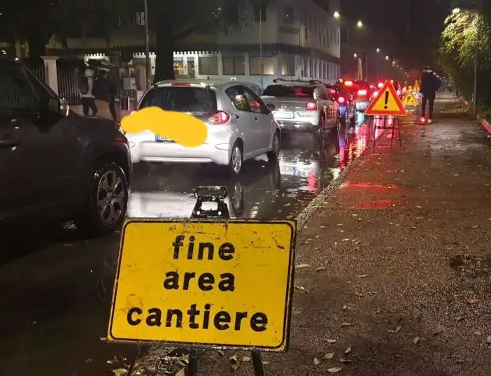 Aperto il cantiere in via Brocca a Magenta: traffico impazzito come da previsione