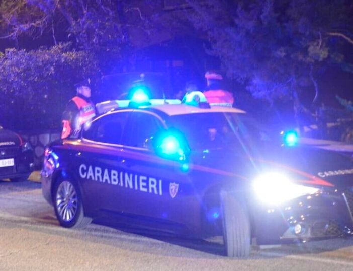 Furti di auto per rivendere i pezzi di ricambio, 7 arresti