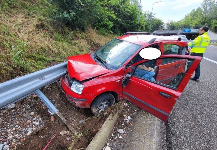 Conducente 38enne perde il controllo dell’auto lungo la Boffalora Malpensa e si schianta contro il guard rail