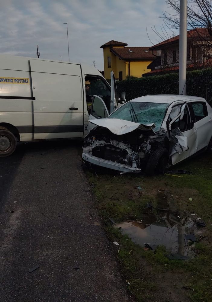 Vigevano: scontro tra mezzi in viale Agricoltura, uomo 79enne in codice giallo. Traffico rallentato