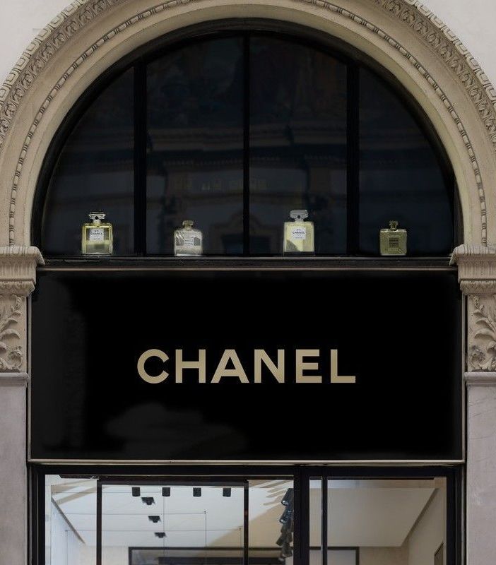 Chanel ‘sbarca’ in Galleria a Milano: contratto da oltre 2 milioni l’anno (per 188 metri)