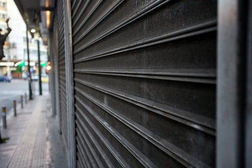 Ok al decreto: tutta Italia in rosso a Pasqua e Pasquetta con la deroga di un solo spostamento in regione per due persone con minori di 14 anni