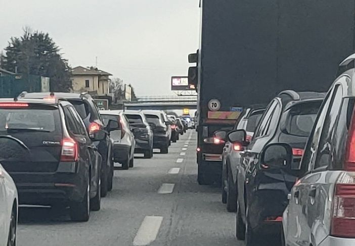 Ancora un incidente in Autolaghi: quattro chilometri di coda tra Busto e Castellanza