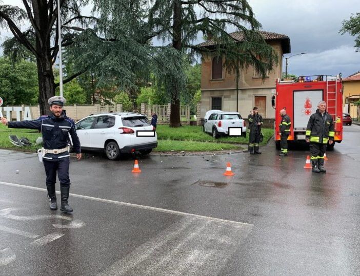 Corbetta, incidente in via Roma: nessun ferito, ma auto distrutte