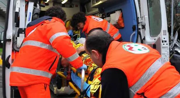 Incidente sul lavoro a Trezzano: grave 30enne schiacciato da macchinario