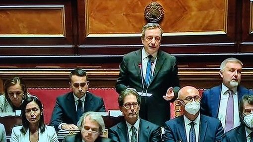 Crisi di governo, Draghi tiene il punto nella replica: «Siete voi che decidete, quindi niente richieste di pieni poteri»