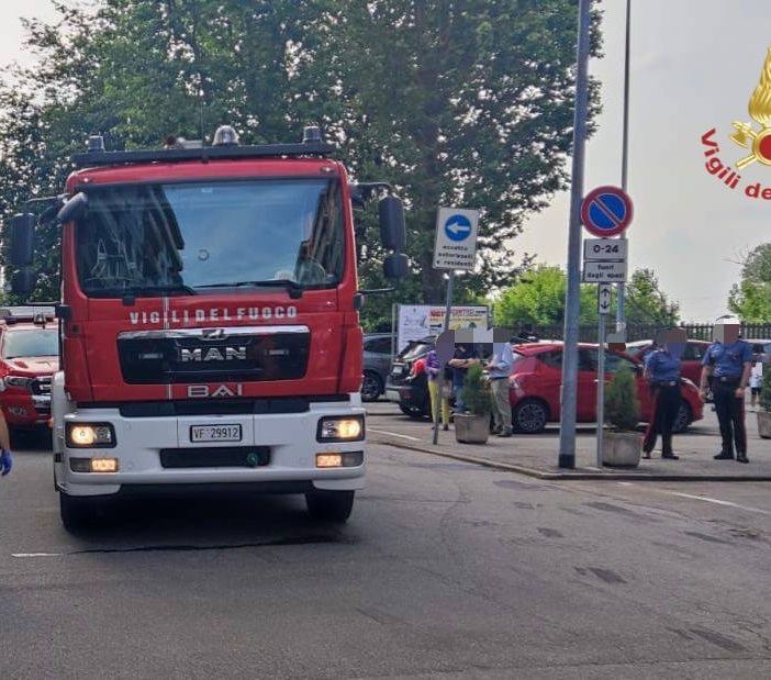 L'intervento dei mezzi di soccorso in via Cei