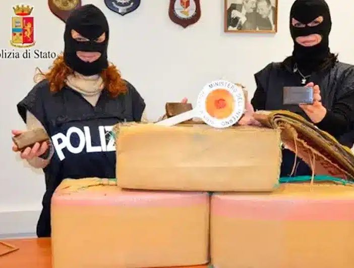 570 chili di hashish oltre a coca ed ero: maxi sequestro ad Assago, droga indirizzata a Vittuone e Bareggio