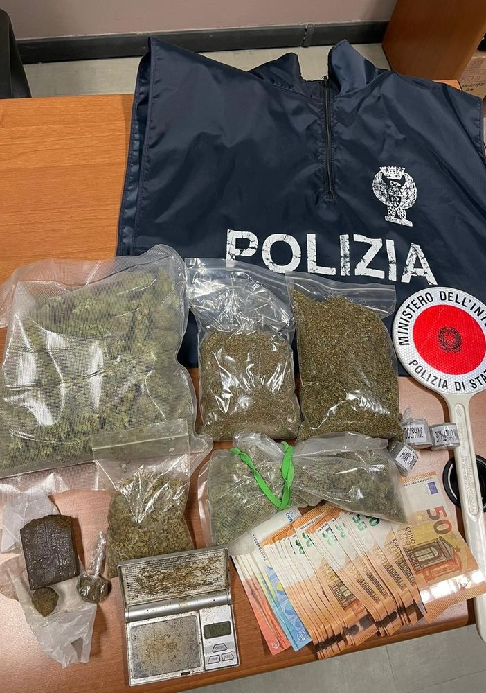 Pavia: trovati in possesso di hashish, marijuana e circa 2mila euro in contanti. Scattano le manette per 2 persone