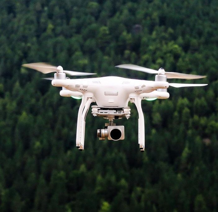 Piemonte, volo in area protetta e disturbo della fauna: multa da oltre mille euro per due piloti di droni