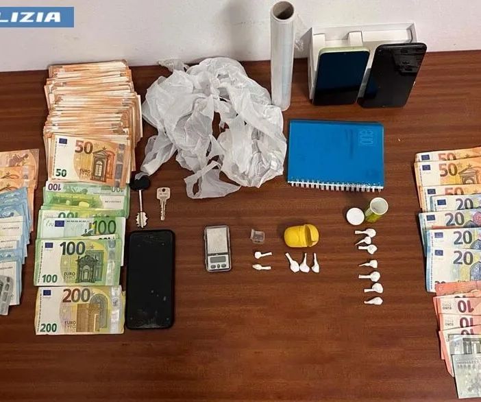 Droga: 4 arresti della Polizia a Milano, sequestrati 8 chili e mezzo di stupefacenti