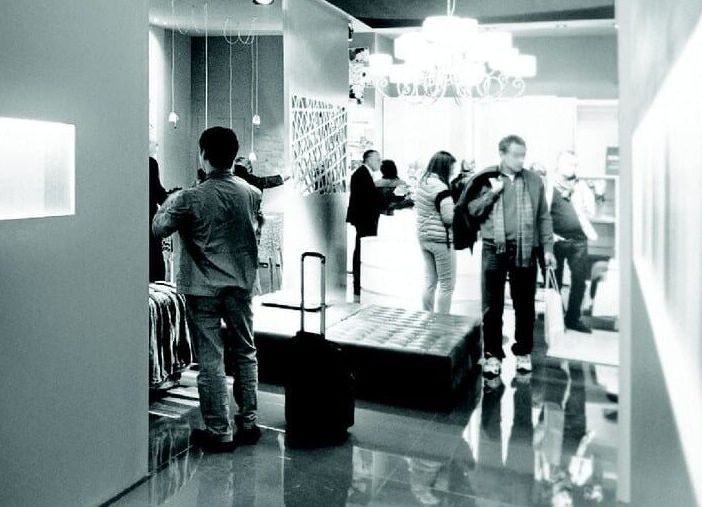 Salone Mobile, si parte: 2100 espositori da 37 Paesi, eventi culturali e prezzi delle case alle stelle