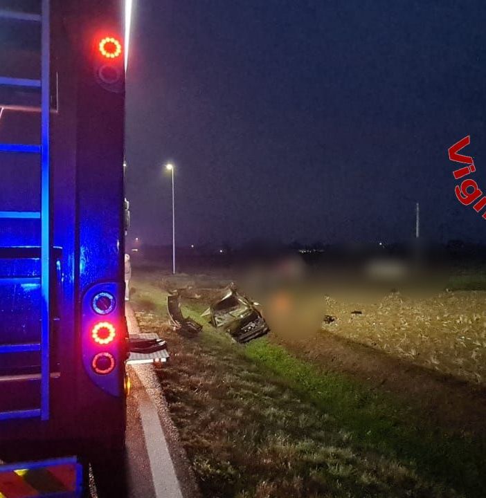 Lardirago: esce di strada con l'auto e rimane incastrato nell'abitacolo, 59enne trasportato al San Matteo