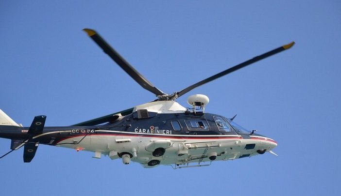 Elicottero dei Carabinieri sorvola la Lomellina per un'attività di addestramento