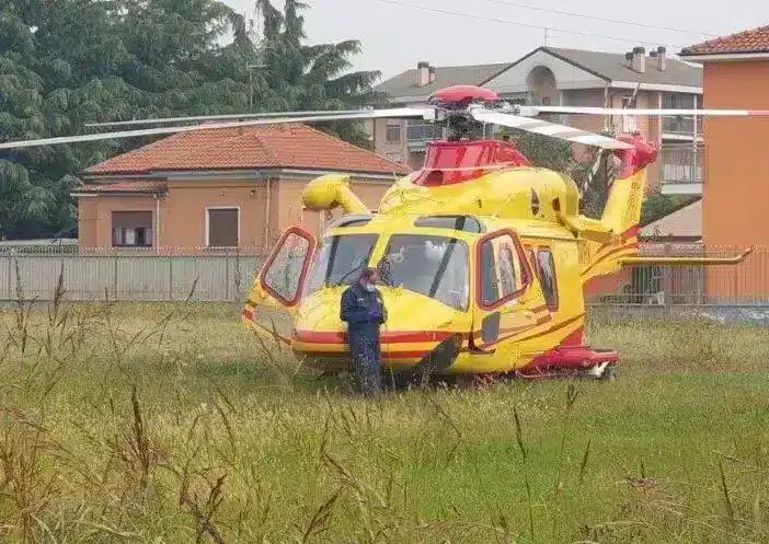 Cuggiono, bambina investita in via Annoni, elitrasportata al Niguarda