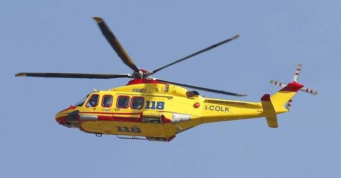 Tragedia sull'autostrada Milano-Genova in uno scontro tra auto, due morti e tre feriti. Un mezzo era contromano