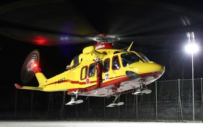 Rosasco: si ribaltano con l'auto a Cascina Fallosa, feriti 3 ragazzi