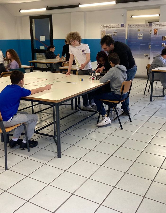 Vigevano, la robotica protagonista alla media Robecchi. Le immagini