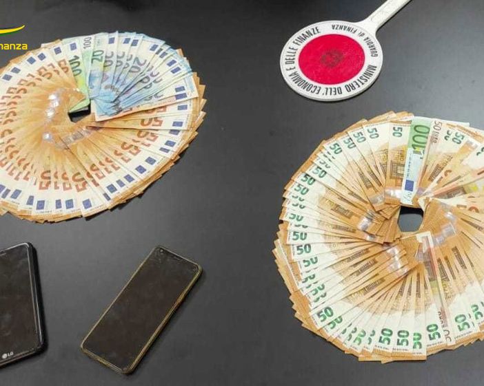 VIDEO. Malpensa, droga pagata in cryptovaluta: la Guardia di Finanza arresta un uomo e sequestra due chili di marijuana